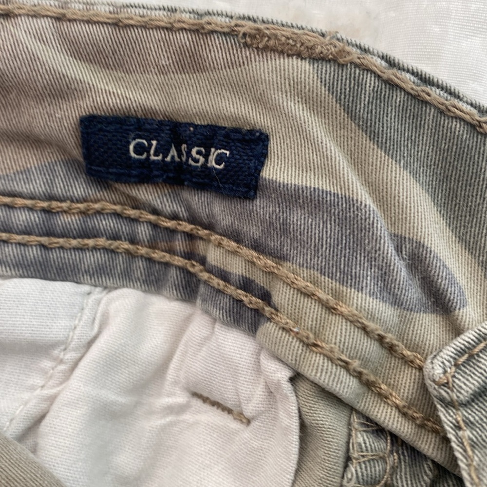 American Eagle 🦅 Camo Cargo Shorts - Picture 9 of 9